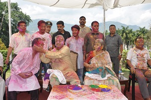 The Governor of Arunachal Pradesh Shri PB Acharya and State�s First Lady Smt Kavita Acharya celebrate the festive occasion of Holi with Shri, Techi Kaso, MLA Capital Complex, Officers and Staffs of Raj Bhavan at Raj Bhavan on 13th March 2017.